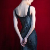 若浓 灵蛇缠绵「误入伊甸园」黑色人丝提花斜裁蛇纹背心长裙