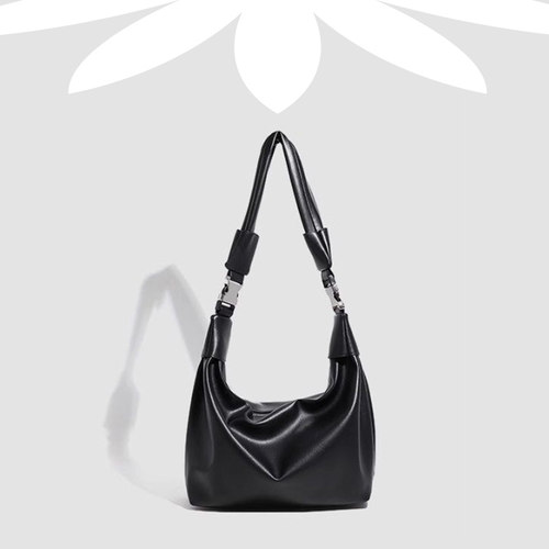 松弛感慵懒设计感软皮男包斜挎包新款纯色简约风大容量饺子包防水