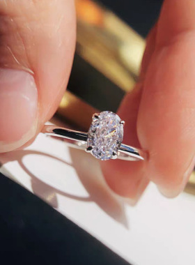 1克拉椭圆鸽子蛋钻戒 经典四爪镶嵌 S925银镀金+高碳钻/莫桑钻