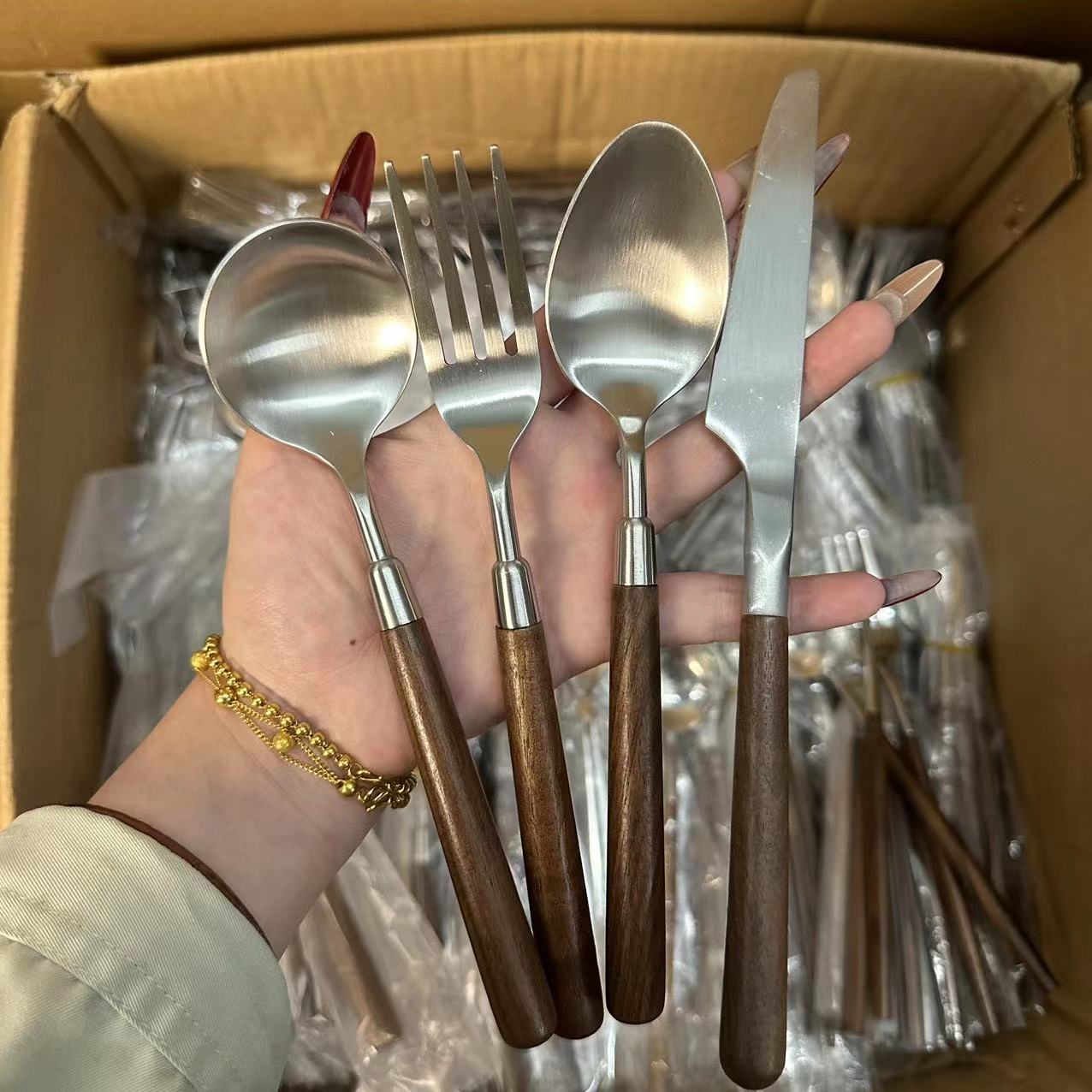 304不锈钢勺子叉子套装胡桃木柄