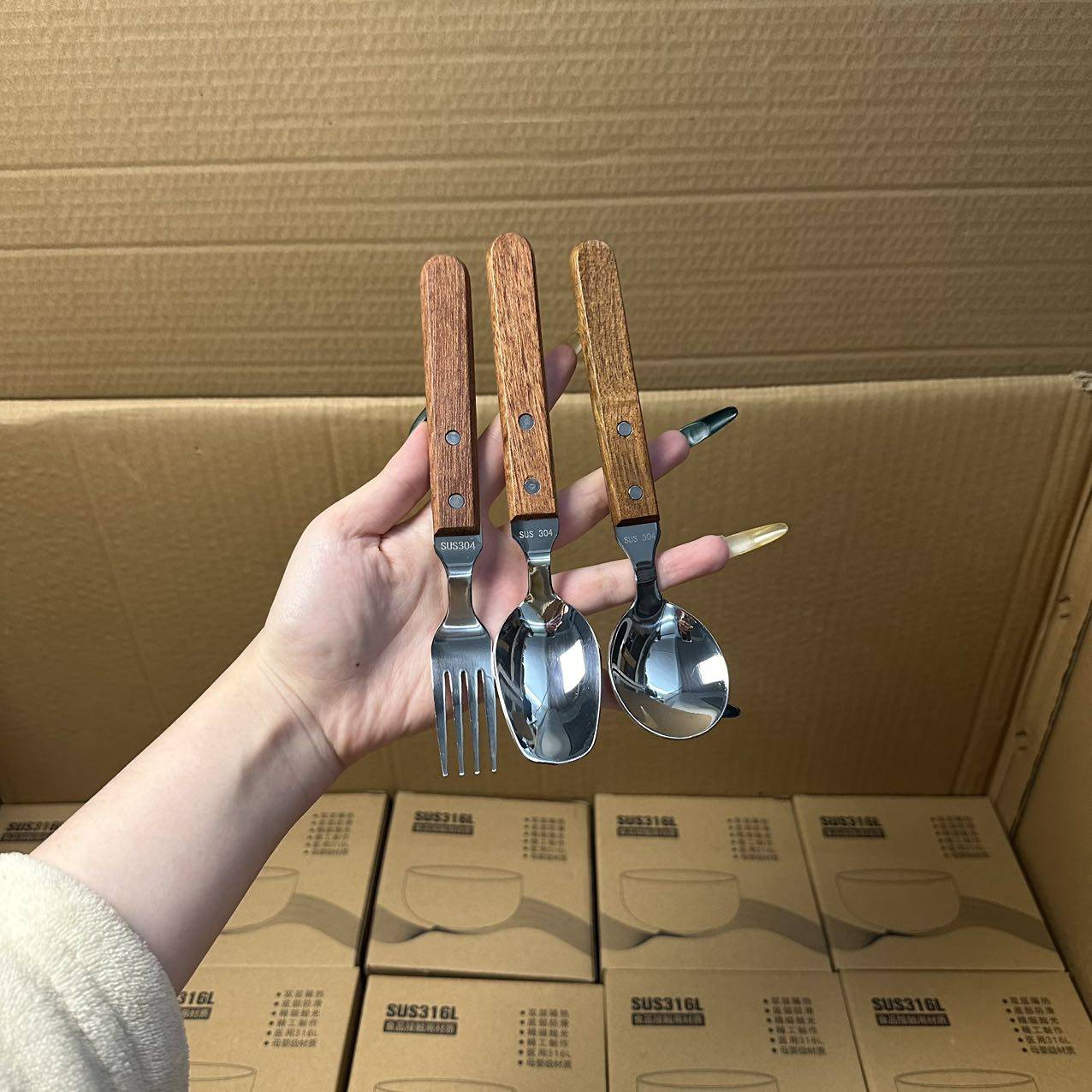 颜一好物 304不锈钢加厚高颜值餐具叉勺胡桃木西餐具叉子勺子套装,餐饮具,西餐餐具套装,淘宝优惠券,粉丝福利购,淘宝优惠卷