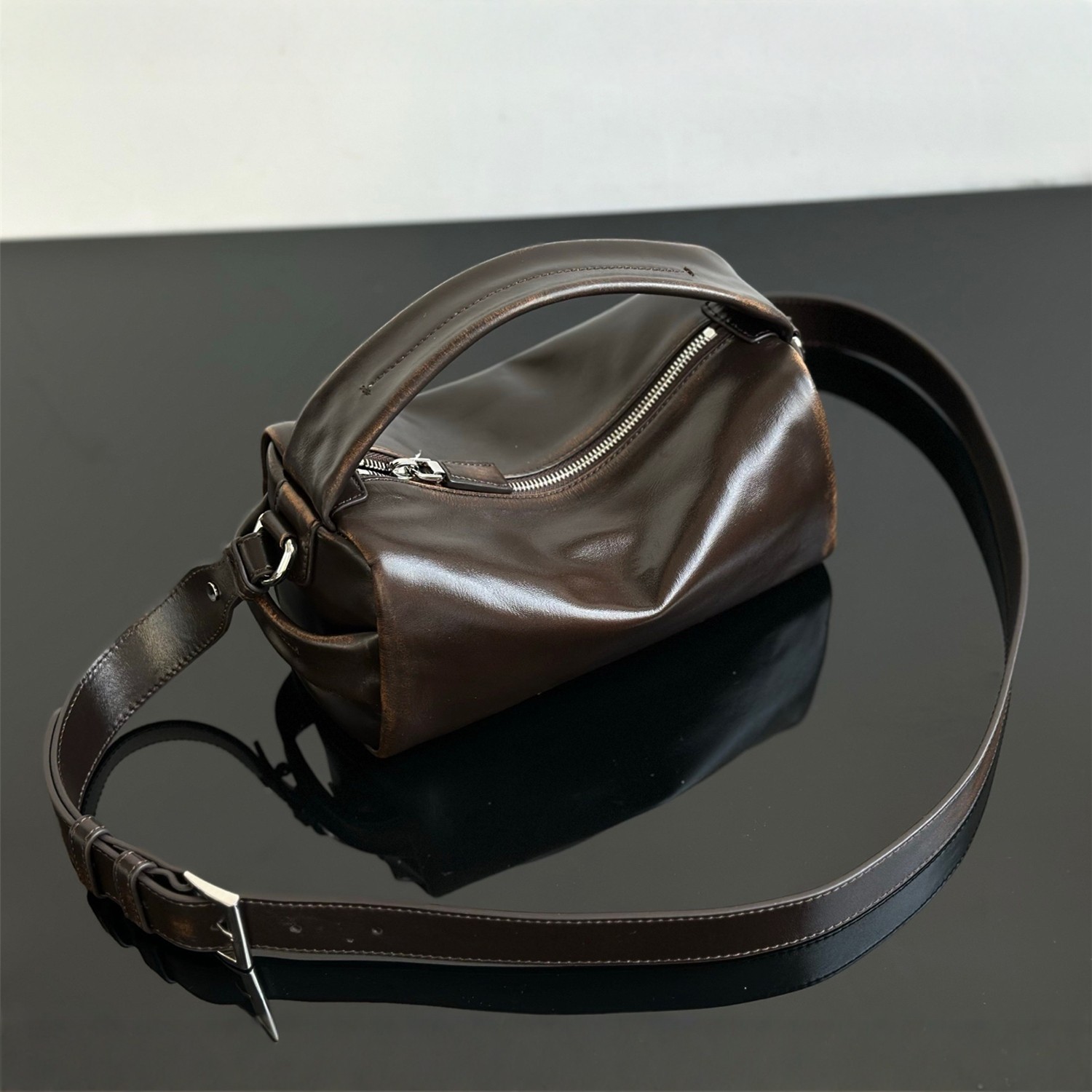 纯原单 外贸 倒三角单肩手拿斜挎包复古油蜡皮保龄球饭盒手提包包,箱包皮具/热销女包/男包,单肩包,淘宝优惠券,粉丝福利购,淘宝优惠卷