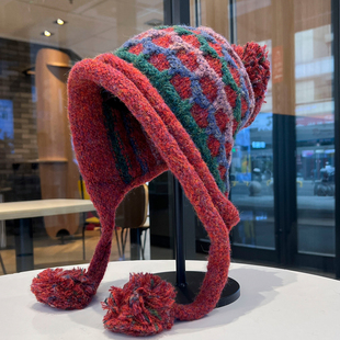 费尔岛复古红色毛球针织帽女冬季新款大头围毛线帽保暖防寒包头帽