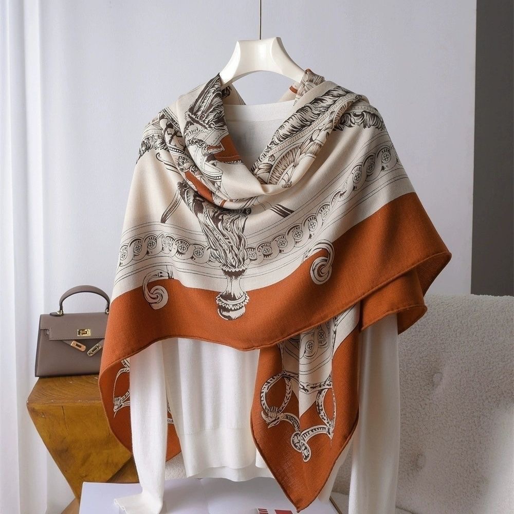 丝毛幻想马具135方巾手工卷边轻奢时尚百搭女士披肩高端围巾