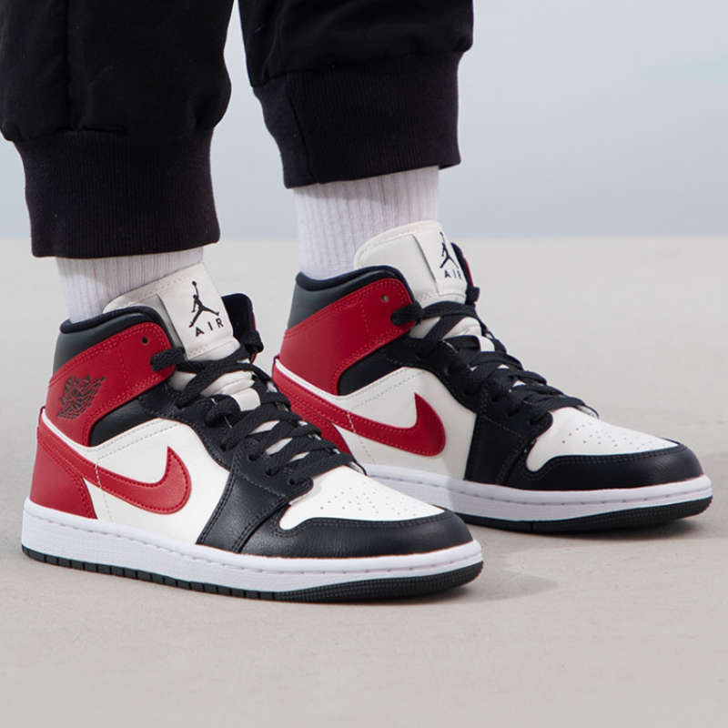 Nike耐克女鞋AIR JORDAN 1 AJ1中帮 黑白红复古篮球鞋BQ6472-16