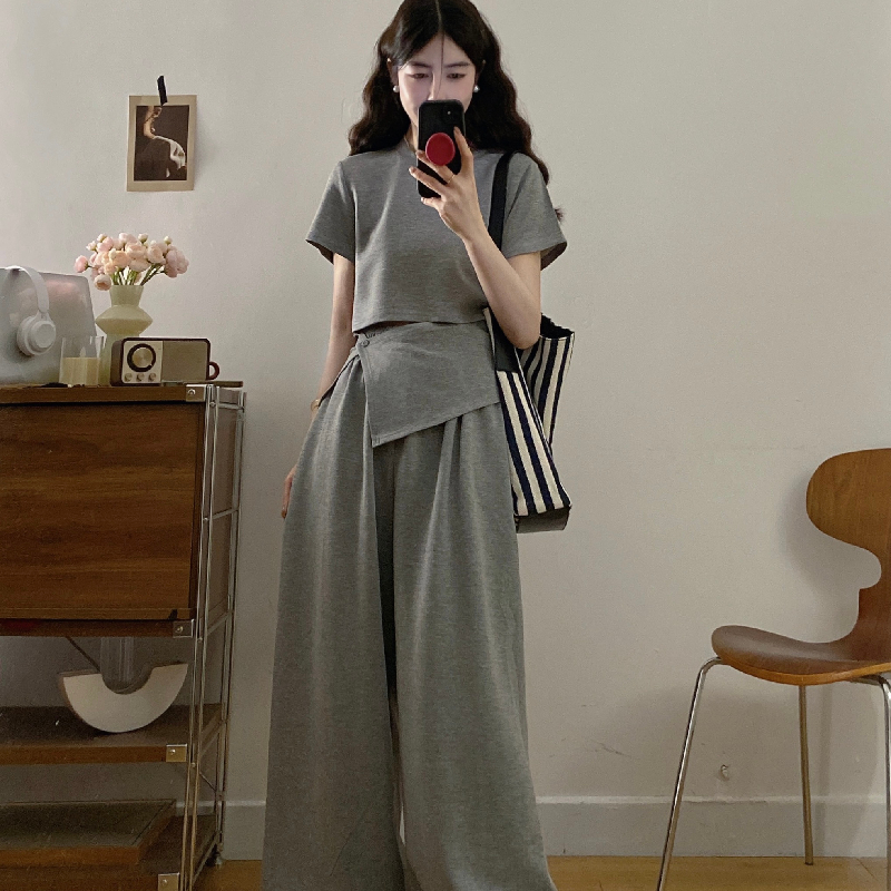 灰色露腰短袖T恤休闲裤两件套