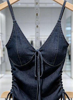 蓝色牛仔吊带上衣女2026春季气质高级感时髦洋气巨好看系带背心