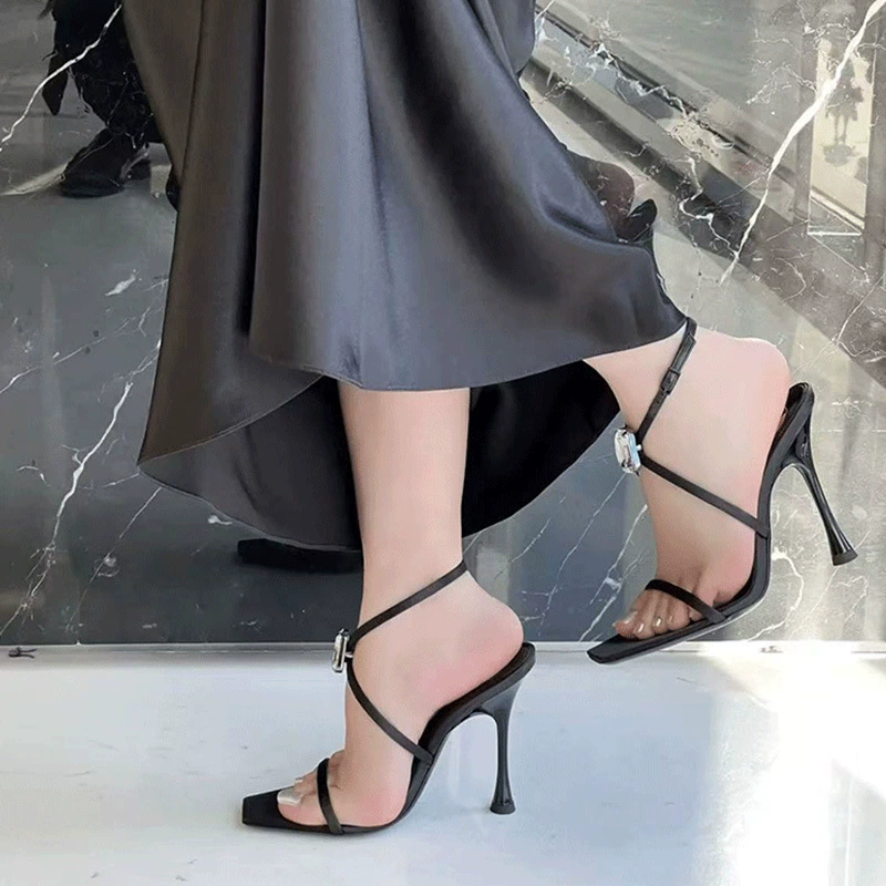 小雨家2025年新款春季方头露趾一字带高跟鞋黑色绸缎性感凉鞋女夏