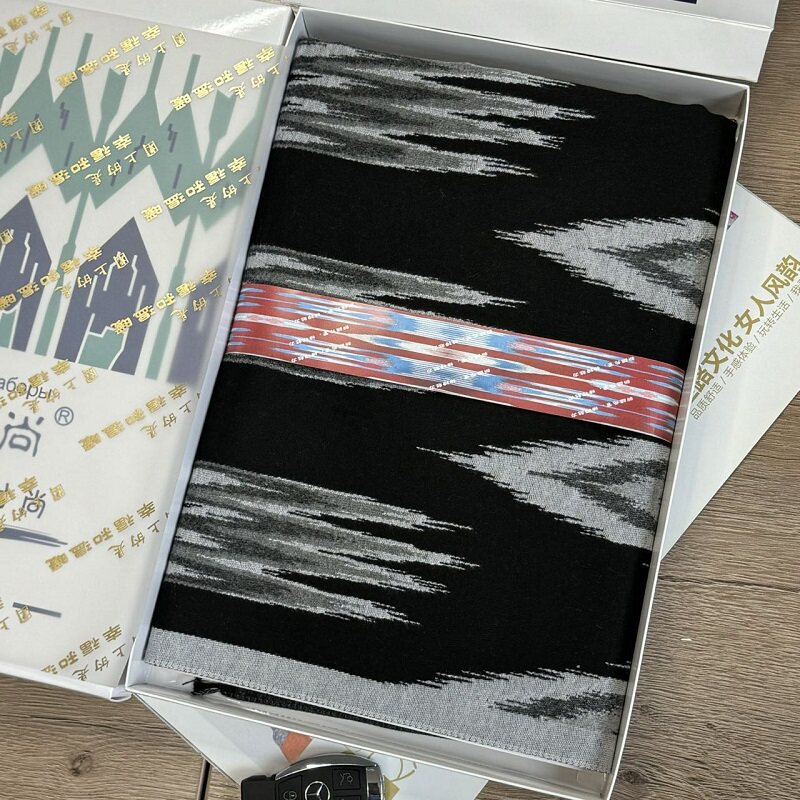 新款手工非遗艾德莱斯花披肩厚款羊毛绒保暖双面围巾新疆旅游礼品