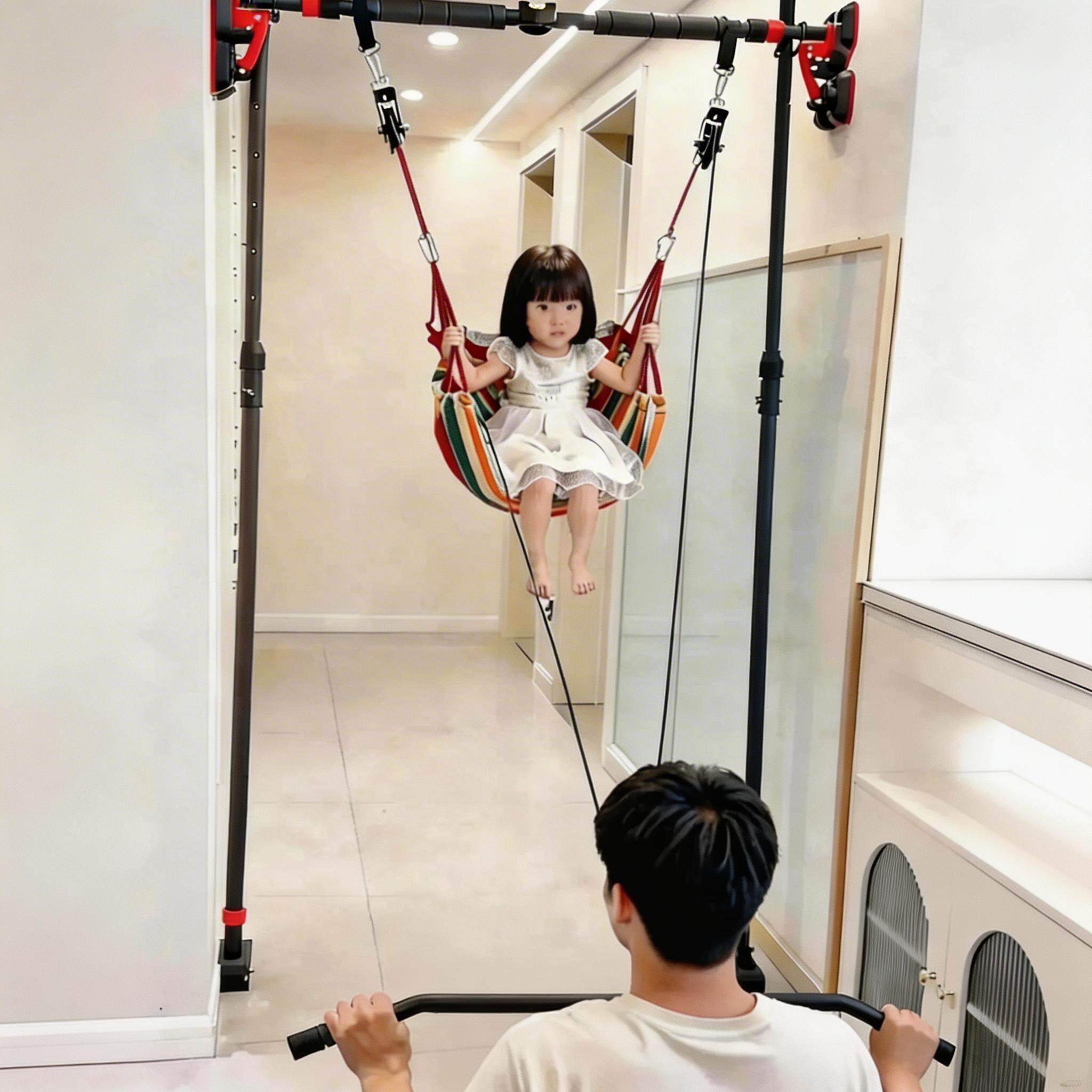 亲子互动游戏宝妈健身高位下拉训练滑轮组背部肌肉三角肌锻炼居家