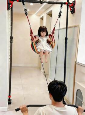 宝妈亲子互动居家健身高位下拉