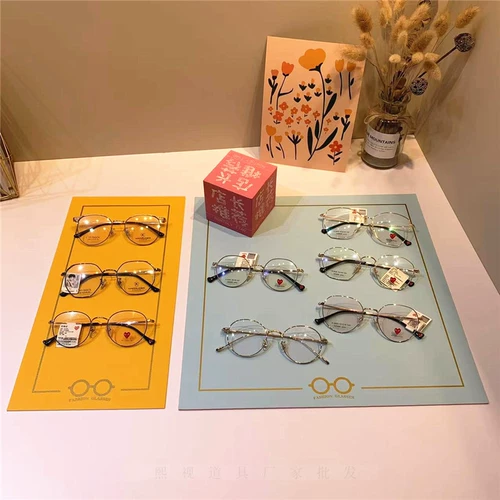 Двусторонние солнцезащитные очки, стенд