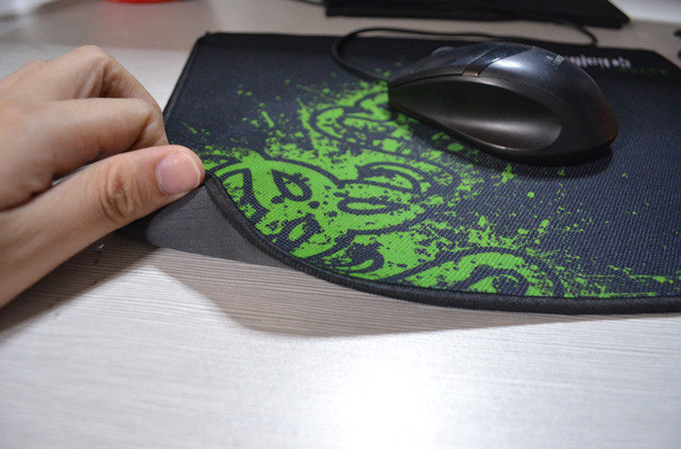 가장자리는 더 내구성이 있고 컴퓨터 게임 마우스 패드는 가장자리가 잠겨 있으며 초대형 키보드 데스크 매트는 두껍고 개인화 된 마우스 패드는