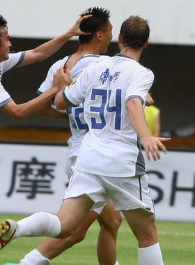 2010年天津泰达定制中超联赛球衣