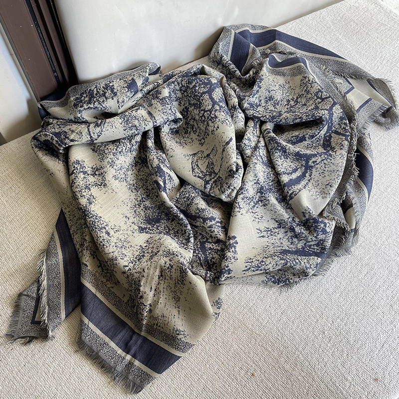 动物世界专柜同款真丝绵羊毛丝毛围巾披肩优雅气质亲肤保暖大方巾