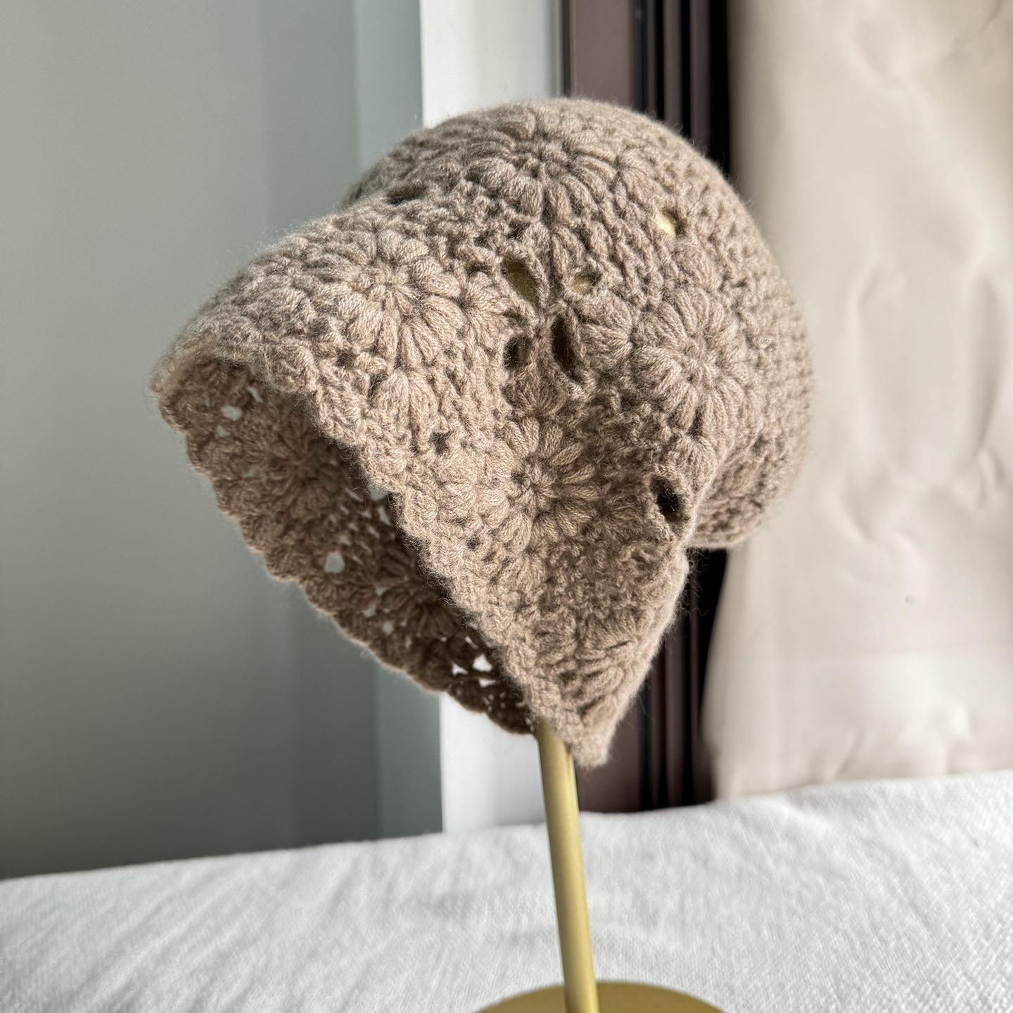 出日本单纯山羊绒手工钩针镂空帽子女秋冬高品质大头围堆堆帽冷帽