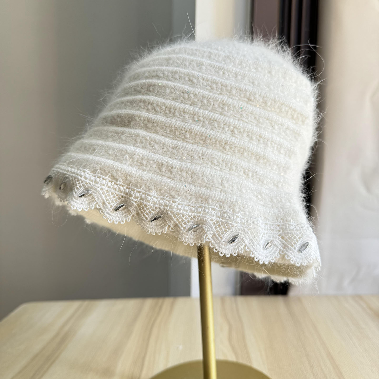 白色双层兔毛亮片手蕾丝针织水桶帽子女秋冬百搭保暖加厚渔夫帽潮