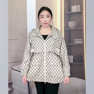 金影奇春新款 小个子上衣收腰冲锋衣86086 印花风衣女外套宽松大码