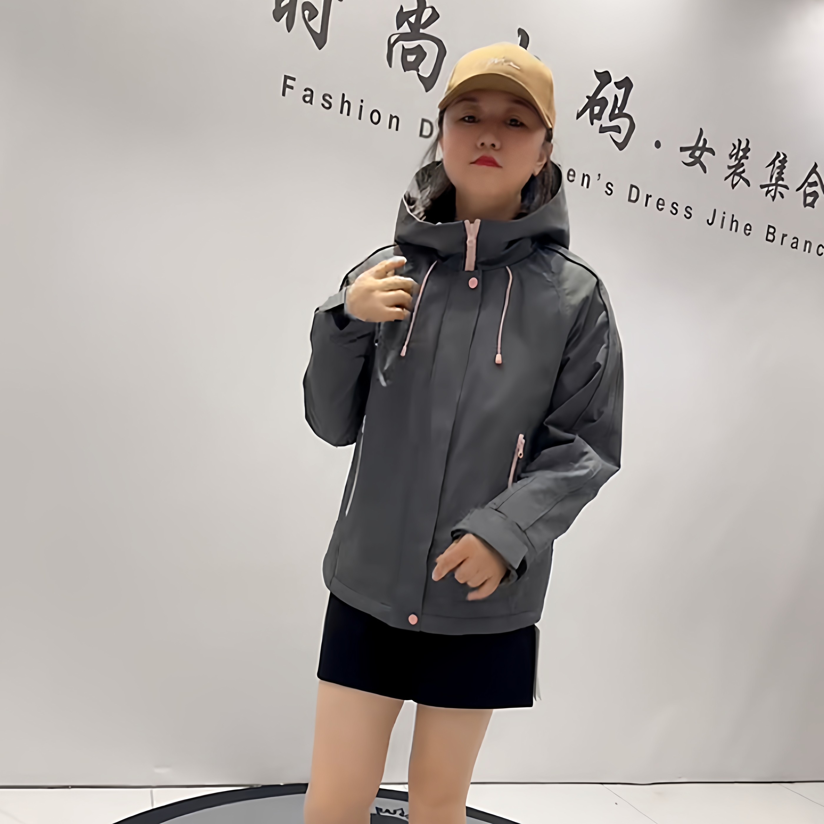 天娇一生水2025冬季新款冲锋衣棉服女短款大码女装连帽棉衣25971