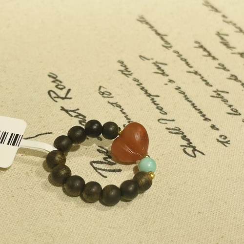 沉香奇楠0.4南红屁桃绿松戒指(栖霞)ABQ6202