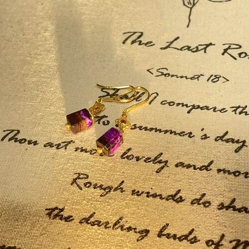 南非舒俱来红丝绒四棱珠耳钩18k（楚黛）AZB11234