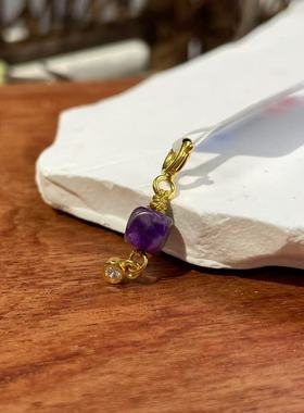 舒俱来泥地紫魔方滴溜吊坠/约4.5mm/AZB6433（矶雪