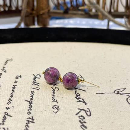 舒俱来酱红圆珠耳钉18k/约9mm+/AZB6709（婉约）