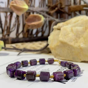 AZB5461 锈梦 舒俱来酱红四棱珠手链18K 16cm