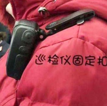 记录仪别针挂扣固定胸前佩戴执法记录器仪配件多功能巡检仪固定器