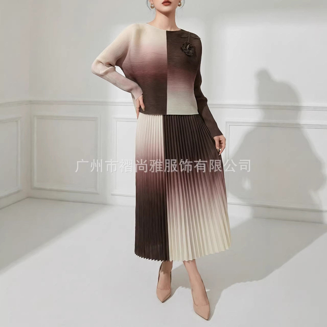 厂家直供春季新款设计感群套装褶皱印花气质半身裙上衣两件套新潮
