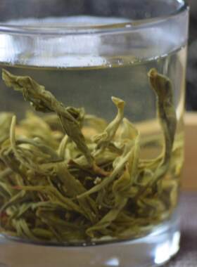 云南凤庆高山烘青绿茶
