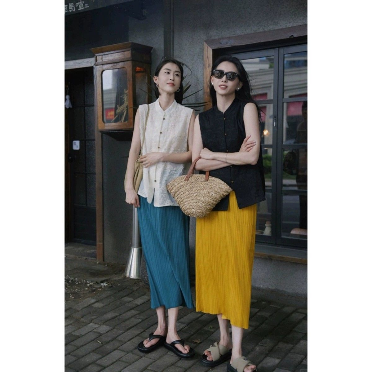 新中式新款显瘦刺绣无袖衬衫女夏季复古时尚气质叠穿外搭国风马甲