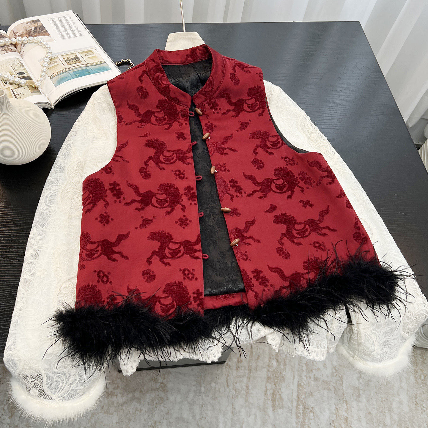 新中式国风红色提花棉马甲女2025冬季鸵鸟毛时尚洋气加厚保暖背心,女装/女士精品,马夹,淘宝优惠券,粉丝福利购,淘宝优惠卷