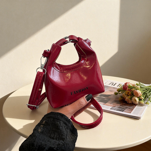 新款时尚高颜值男女童单肩包迷你可爱宝宝手提包字母儿童配饰包