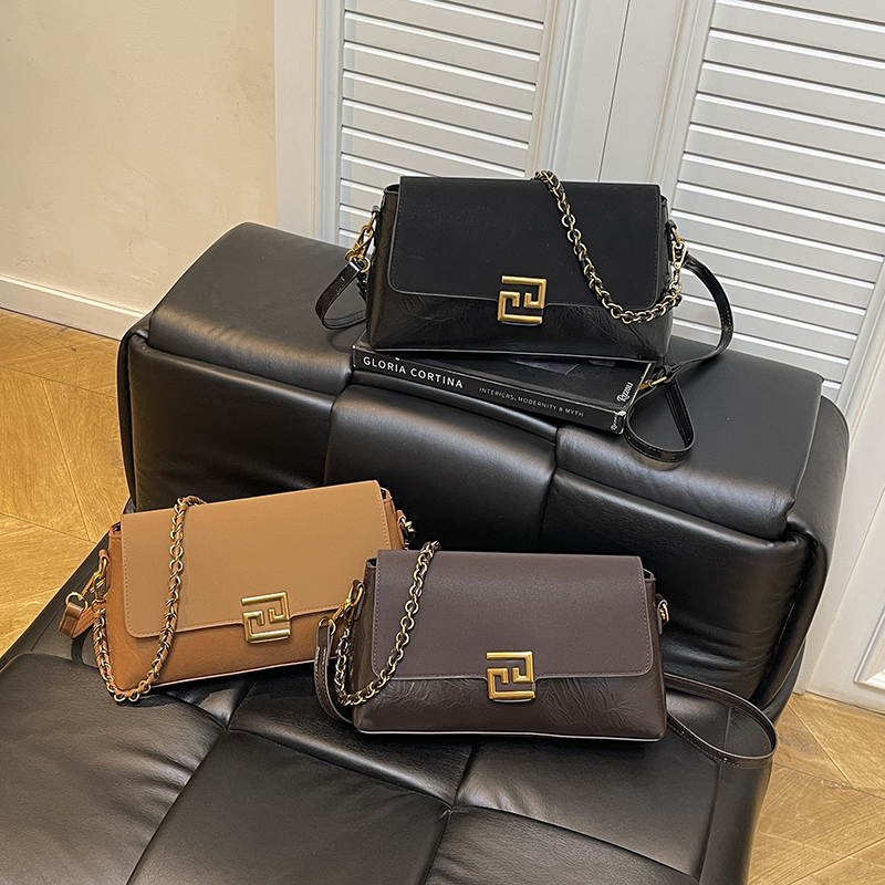 经典通勤女士包包2025新款港风复古简约盒子小方包单肩斜挎包