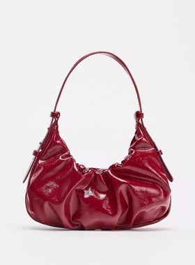 Z家2025秋季新款欧美时尚简约通勤红色碎纹效果褶皱单肩腋下包女