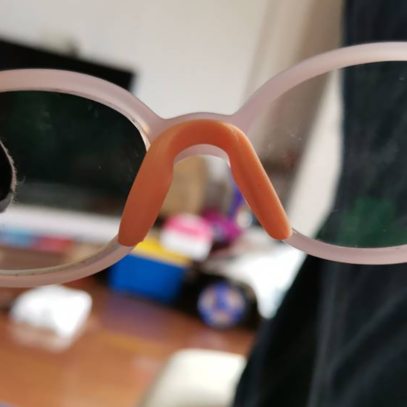 儿童眼镜鼻托卡口连体硅胶鼻托