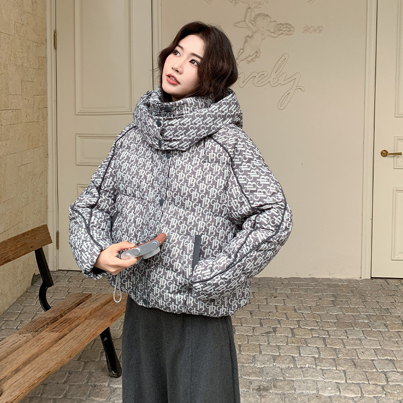【大货】定制印花连帽50绒羽绒服A658-P250控358，女装羽绒服，浙宝228