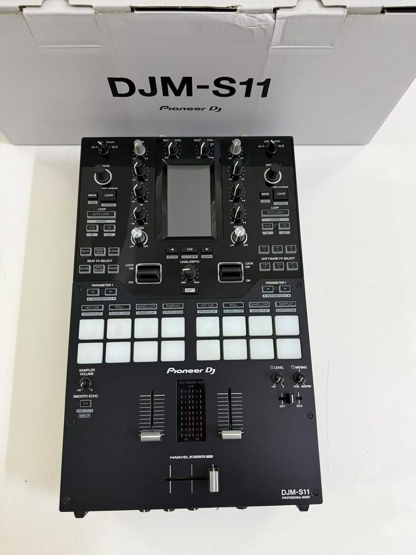 先锋DJM-S11 九成新 专业搓碟混音台 内置声卡打碟设设备