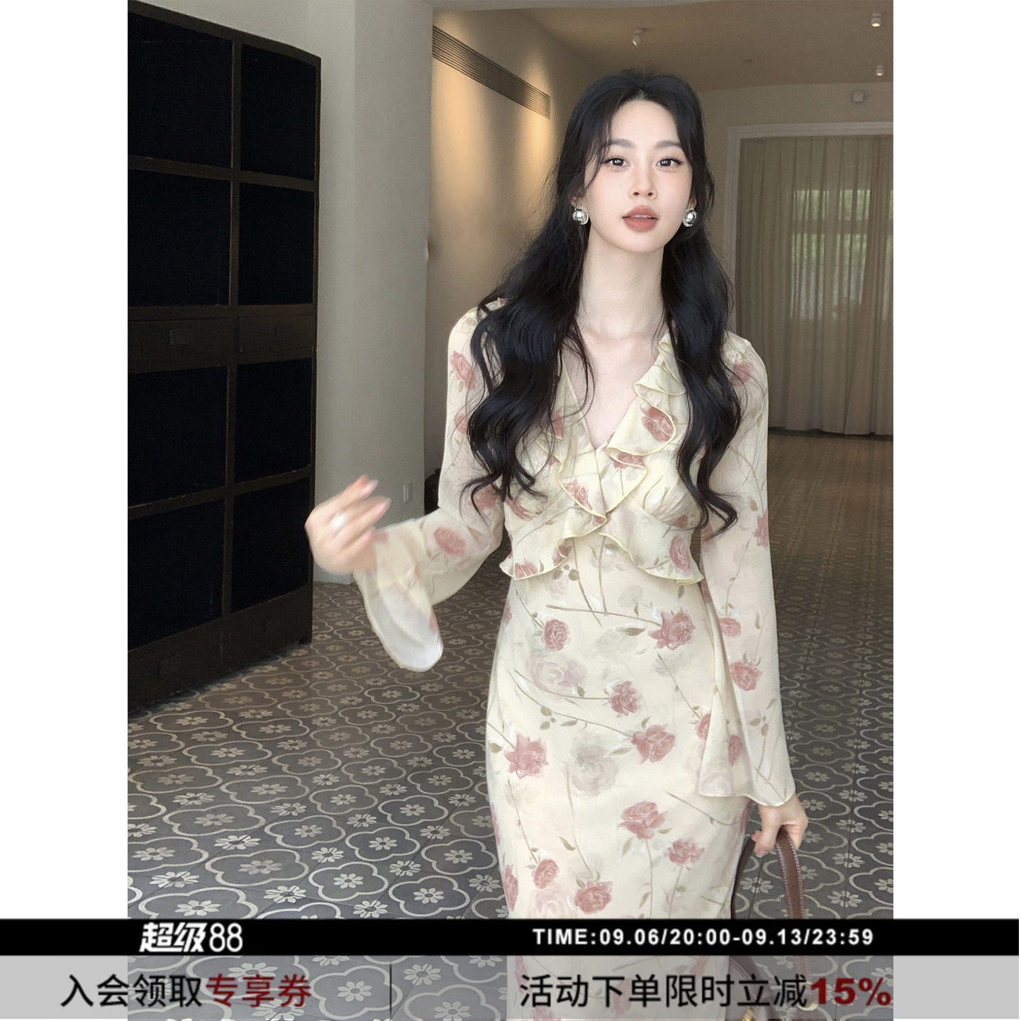 SYT自制法式荷叶边喇叭袖连衣裙图片