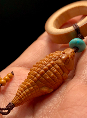 核雕鳄鱼橄榄核手把件