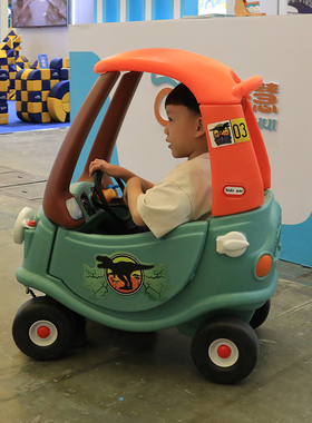 幼儿园绿色恐龙车小房车金龟车扭扭助力踏行车淘气堡儿童游戏玩具