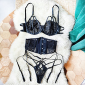 黑骑士束腰皮革雕镂空火辣黑色诱惑宫廷蕾丝丁字裤 文胸吊袜带套装