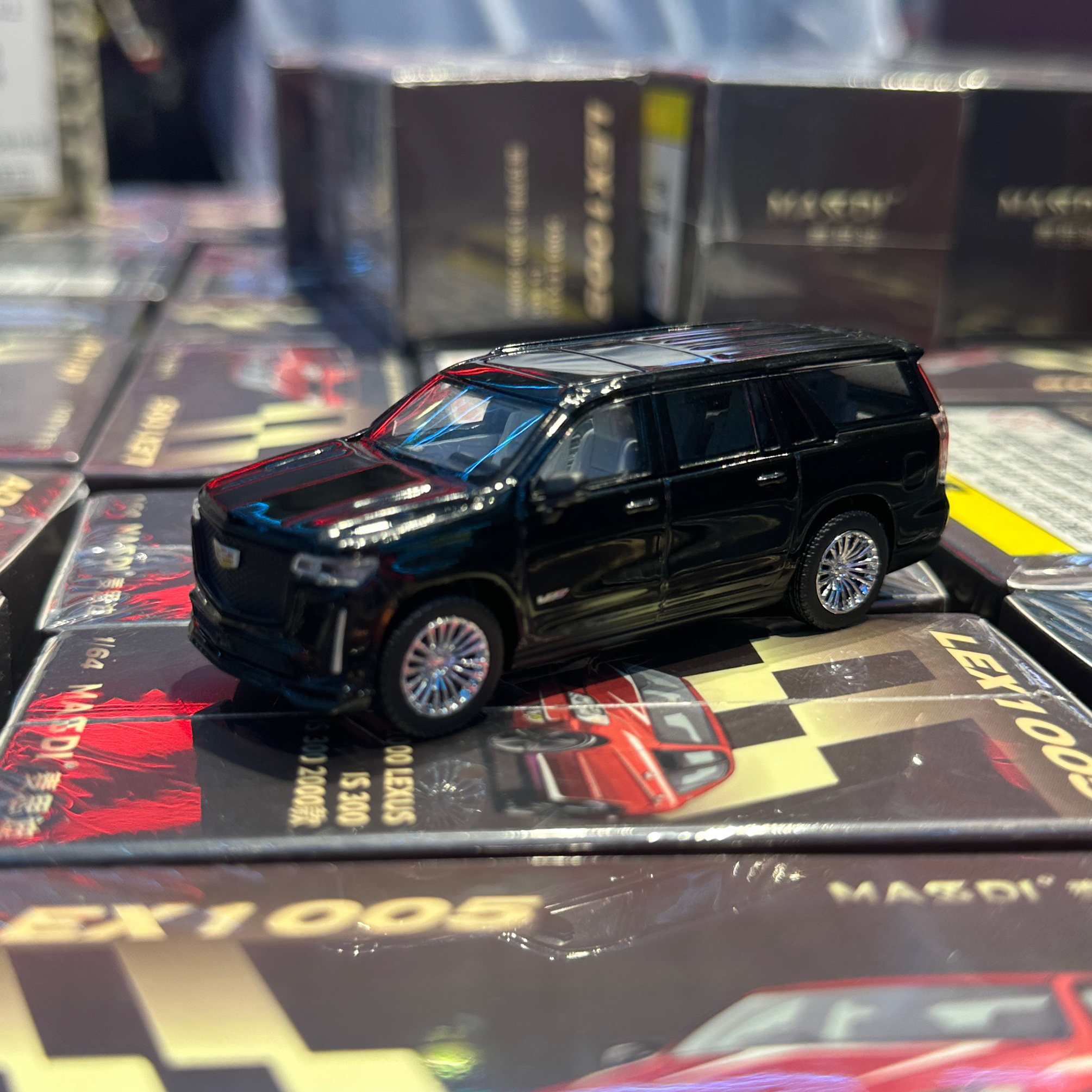 麦思迪 1/64 2010 海狮advan 萨博班 凯雷德汽车模型
