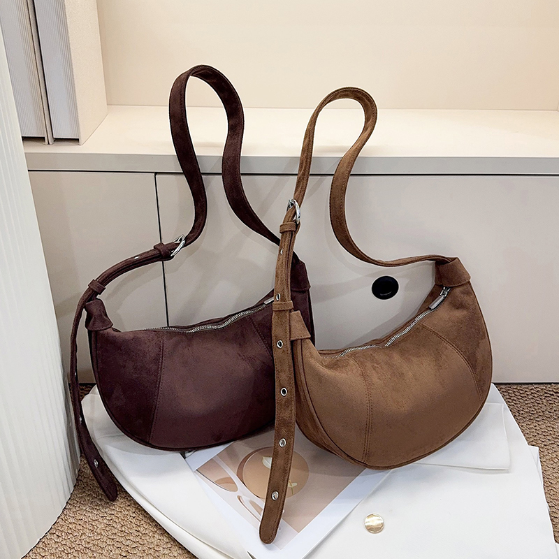 小众韩版秋冬麂皮绒面时尚复古饺子包休闲百搭单肩斜挎包