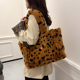 2026秋冬新款 跨境大容量豹纹手提包大学生毛绒绒通勤包托特包百搭
