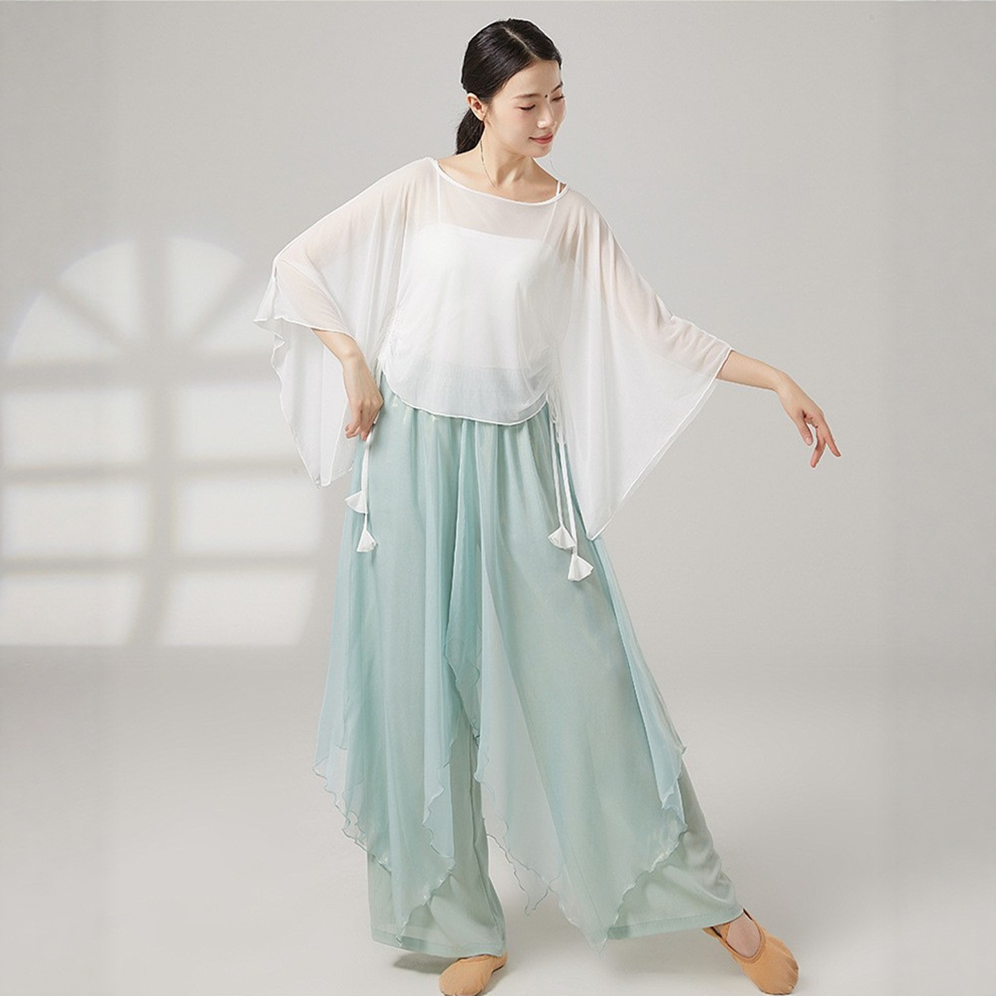 双侧褶皱宽松罩衫古典舞身韵舞服
