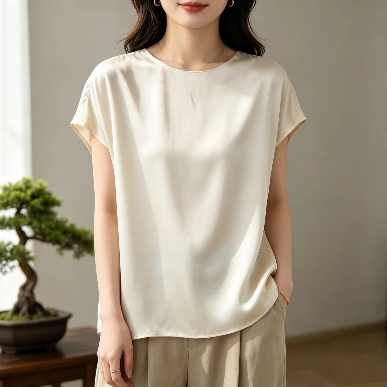 通勤真丝短袖上衣女米白显瘦
