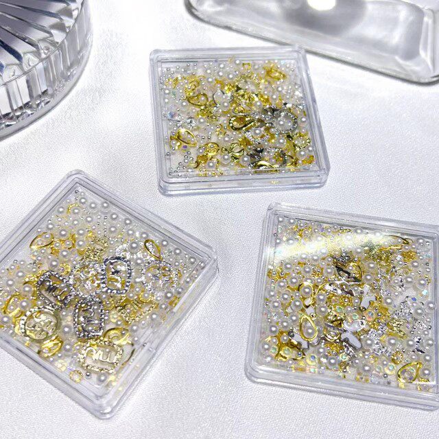 美甲新款混装饰品蝴蝶爱心英文饰品铆钉钢珠珍珠混合装美甲店专用