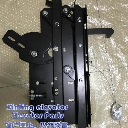 电梯门刀中分门刀集成防扒门装置开门限制装置